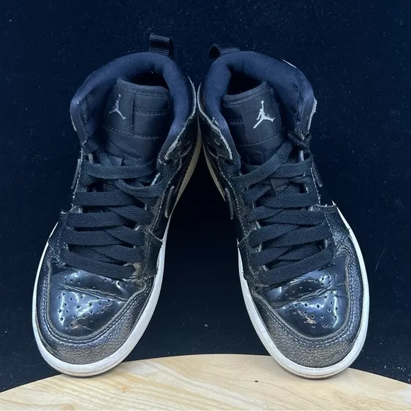 Nike Air Jordan Retro 1 High BP Youth Shoes Sz 12C Youth Glossy Black 705303-017