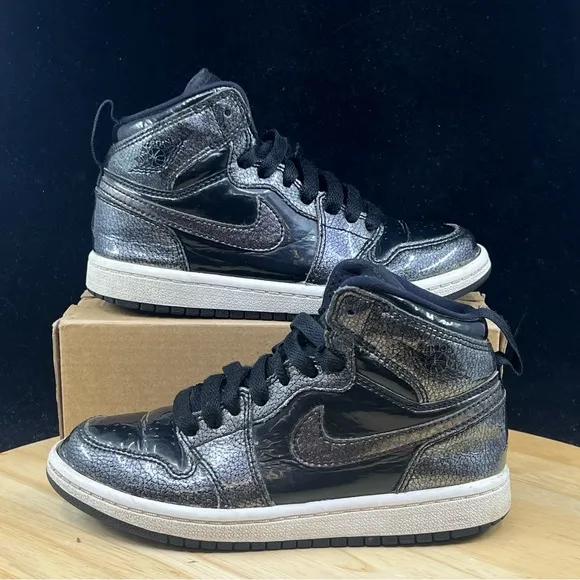 Nike Air Jordan Retro 1 High BP Youth Shoes Sz 12C Youth Glossy Black 705303-017