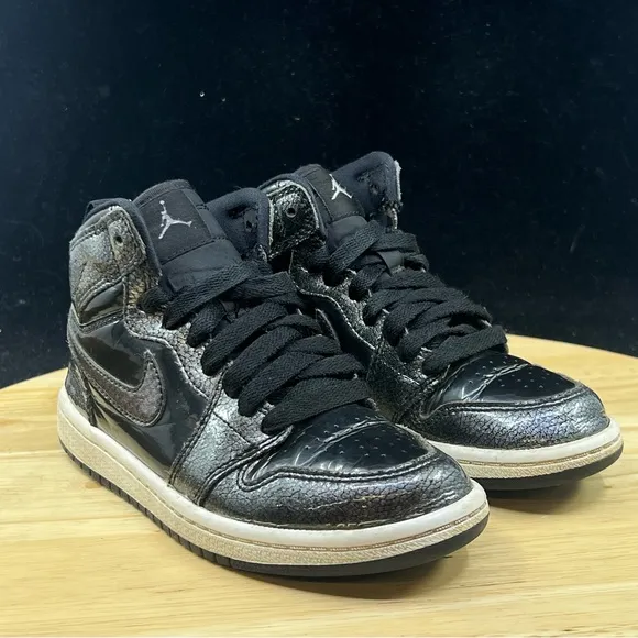 Nike Air Jordan Retro 1 High BP Youth Shoes Sz 12C Youth Glossy Black 705303-017