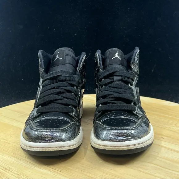 Nike Air Jordan Retro 1 High BP Youth Shoes Sz 12C Youth Glossy Black 705303-017