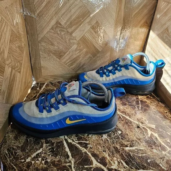 Nike Air Max Axis GS boys running shoes blue size GS 6y women's size 7.5.    211