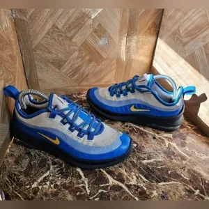 Nike Air Max Axis GS boys running shoes blue size GS 6y women's size 7.5.    211