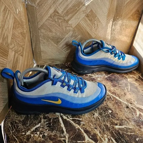 Nike Air Max Axis GS boys running shoes blue size GS 6y women's size 7.5.    211