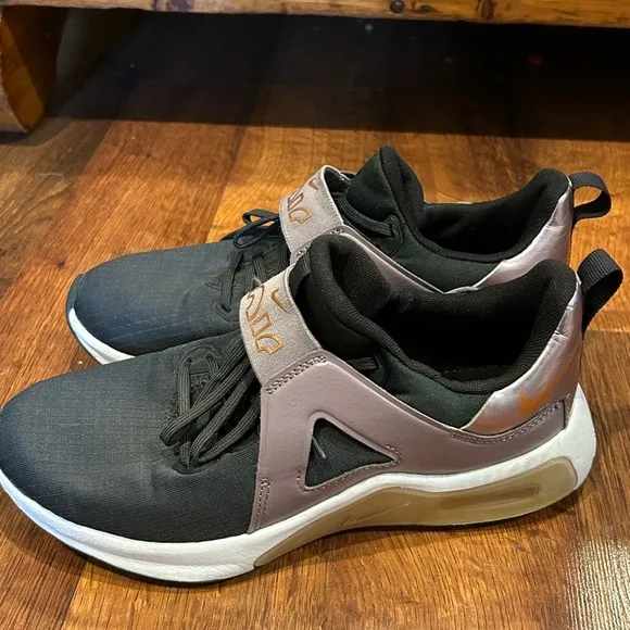 Nike Air Max Bella TR 5 Premium Dark Grey Purple Smoke Size 6.5 Women’s