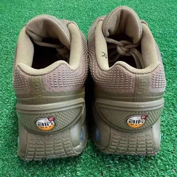 Nike Air Max DN Low Mens Training Shoes Green DV3337-200 VNDS Sz 8.5