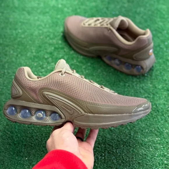 Nike Air Max DN Low Mens Training Shoes Green DV3337-200 VNDS Sz 8.5
