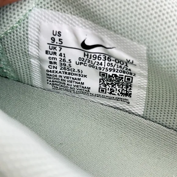 Nike Air Max DN Women's Seafoam Metallic Silver Sneakers NWOB-Sz 9.5 US &amp; 41 EU