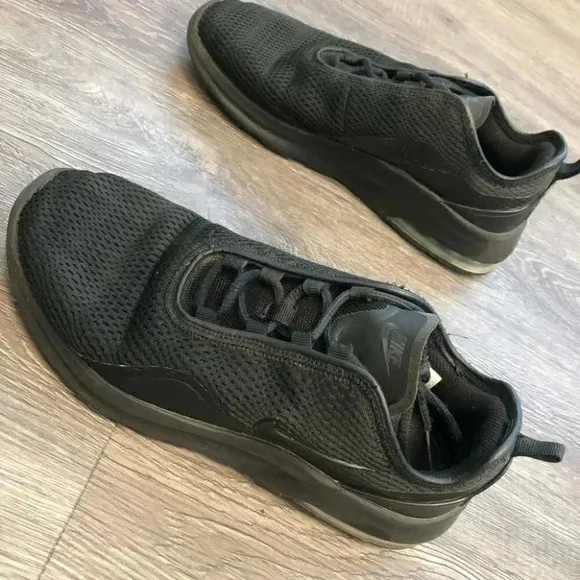 Nike Air Max Motion 2 Sneakers Tennis Shoes Solid Black Lace Up: 8.5 Men's
