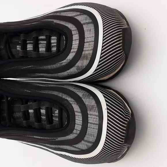 Nike air max ultra 17 Men's Black and White Sneakers 10.5 training performance