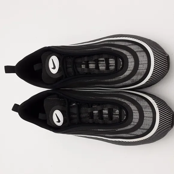 Nike air max ultra 17 Men's Black and White Sneakers 10.5 training performance