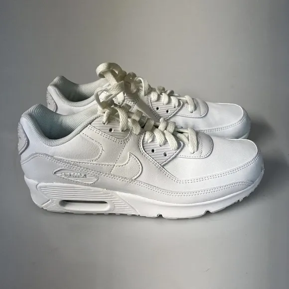 Nike AIR MAX Youth White Athletic Sneaker Shoes Display Model Size‎ 7 Y $130