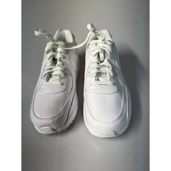 Nike AIR MAX Youth White Athletic Sneaker Shoes Display Model Size‎ 7 Y $130