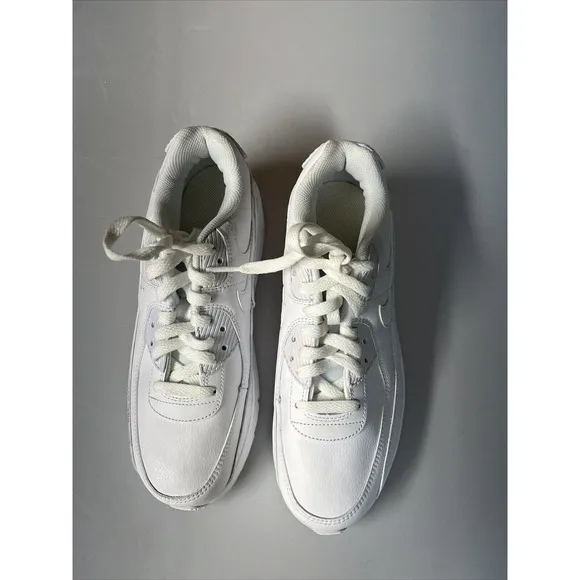 Nike AIR MAX Youth White Athletic Sneaker Shoes Display Model Size‎ 7 Y $130
