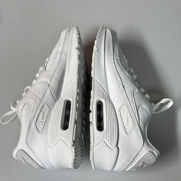 Nike AIR MAX Youth White Athletic Sneaker Shoes Display Model Size‎ 7 Y $130