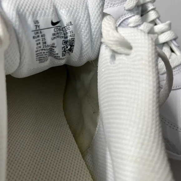 Nike AIR MAX Youth White Athletic Sneaker Shoes Display Model Size‎ 7 Y $130