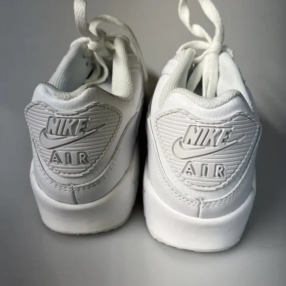 Nike AIR MAX Youth White Athletic Sneaker Shoes Display Model Size‎ 7 Y $130