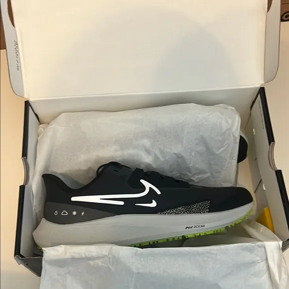Nike Air Zoom Pegasus shield. Utility Black/White/Smoke Grey Running Shoes.