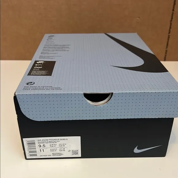 Nike Air Zoom Pegasus shield. Utility Black/White/Smoke Grey Running Shoes.