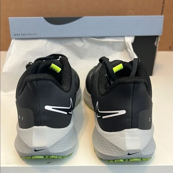 Nike Air Zoom Pegasus shield. Utility Black/White/Smoke Grey Running Shoes.