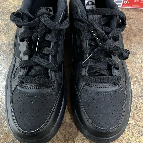Nike Big Kids Son Of Force Basketball Shoes . Sz 6 Unisex Women’s Sz7