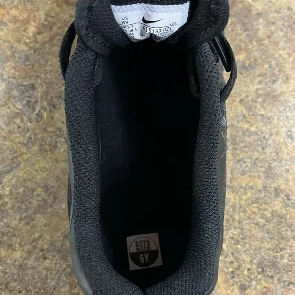 Nike Big Kids Son Of Force Basketball Shoes . Sz 6 Unisex Women’s Sz7