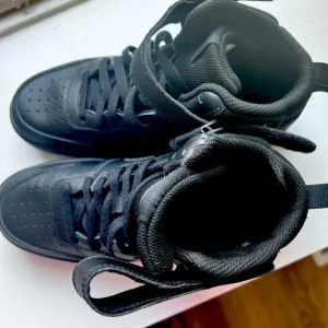 Nike black high tops, sz 5 youth, never worn.