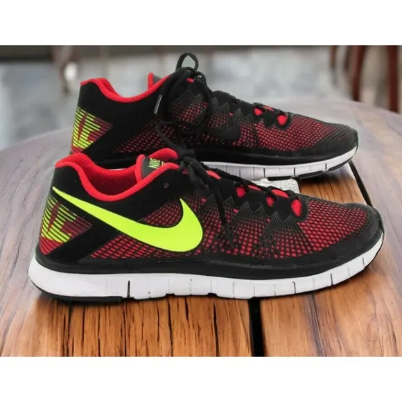 Nike Black Red Running CrossFit Shoes Free 3.0 Mens Size 9 Light Use Fast Ship