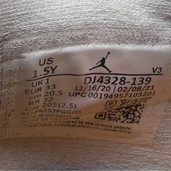 Nike Boys Air Jordan 11 Low DJ4328-139 White Basketball Shoes Sneakers Size 1.5Y