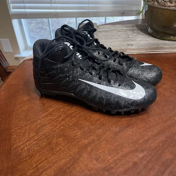 Nike Cleats Alpha Menace Varsity Mid Football Shoes 880137-011 Black White Sz 11