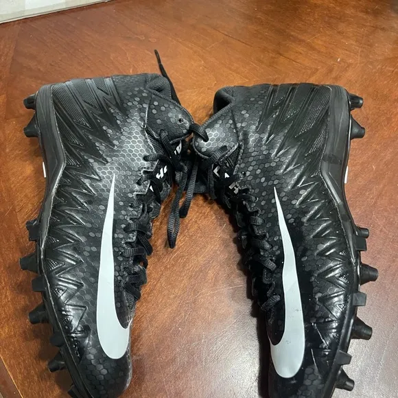 Nike Cleats Alpha Menace Varsity Mid Football Shoes 880137-011 Black White Sz 11