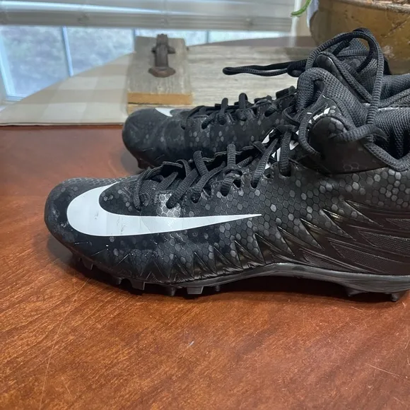 Nike Cleats Alpha Menace Varsity Mid Football Shoes 880137-011 Black White Sz 11