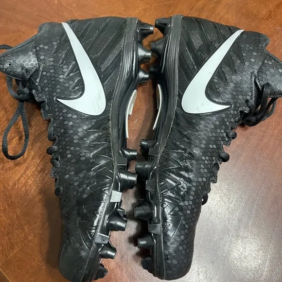 Nike Cleats Alpha Menace Varsity Mid Football Shoes 880137-011 Black White Sz 11