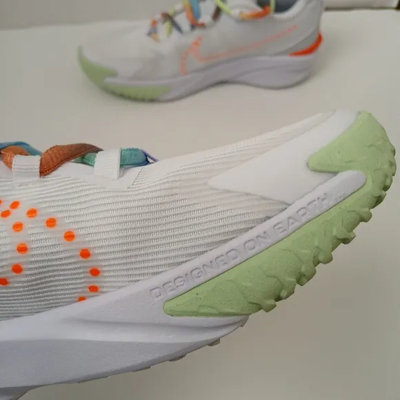 Nike Girls Star Runner 4 Next Nature SE Sneakers White Photon Dust Youth Size 7