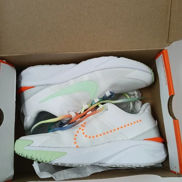 Nike Girls Star Runner 4 Next Nature SE Sneakers White Photon Dust Youth Size 7