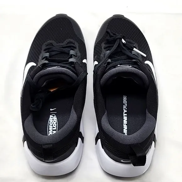 NIKE INFINITY FLOW GIRLS RUNNING SHOES SIZE 4Y WOMENS 5.5 BLACK WHITE NEW IN BOX