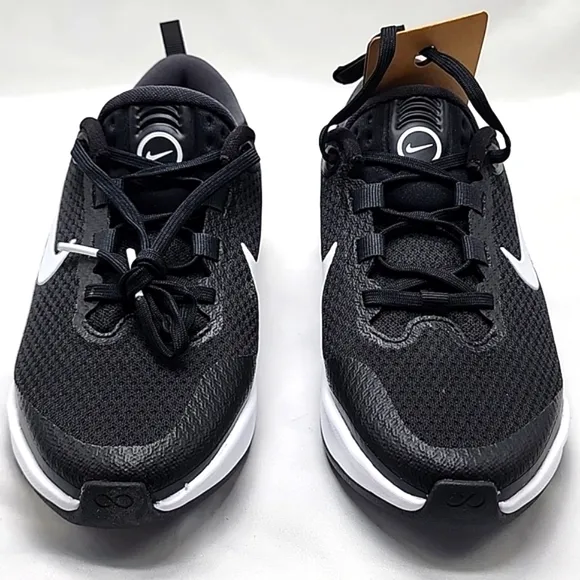 NIKE INFINITY FLOW GIRLS RUNNING SHOES SIZE 4Y WOMENS 5.5 BLACK WHITE NEW IN BOX