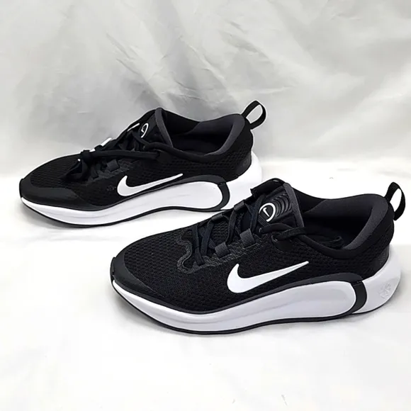 NIKE INFINITY FLOW GIRLS RUNNING SHOES SIZE 4Y WOMENS 5.5 BLACK WHITE NEW IN BOX