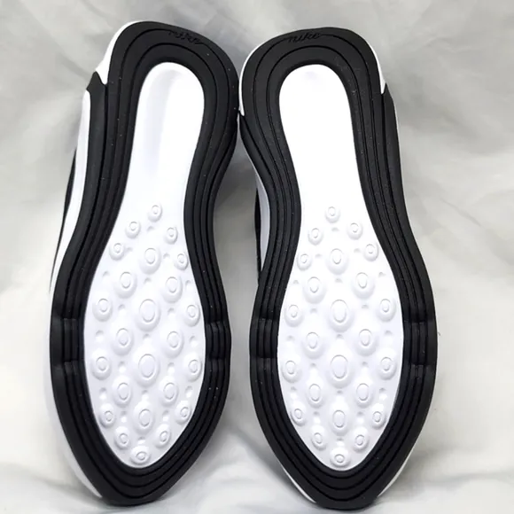 NIKE INFINITY FLOW GIRLS RUNNING SHOES SIZE 4Y WOMENS 5.5 BLACK WHITE NEW IN BOX