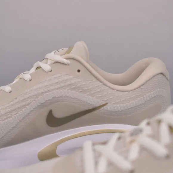Nike Journey Run Men's Road Running Shoes Gold