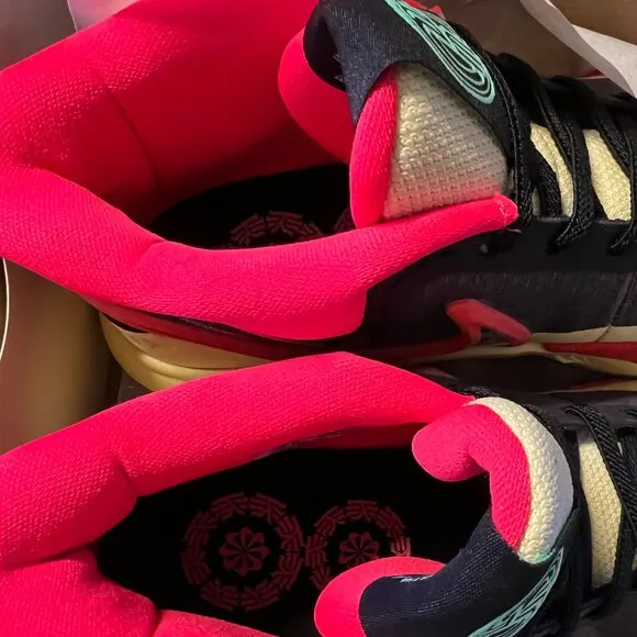 Nike Kyrie 8 GO PS Black/Lemon Chiffon NIB 3Y