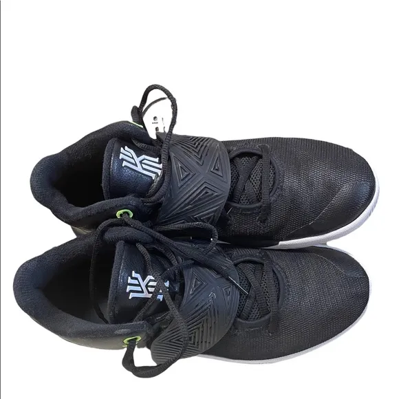 Nike Kyrie Flytrap III Basketball Shoes