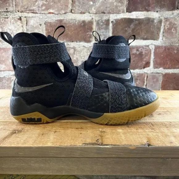 Nike LeBron Soldier 10 SFG Black Gum Sneakers (845121-009) Size Y7 Women's 8