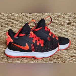 Nike LeBron Witness 5 Basketball Shoes Black Red CT4630-005 Youth Size 11c