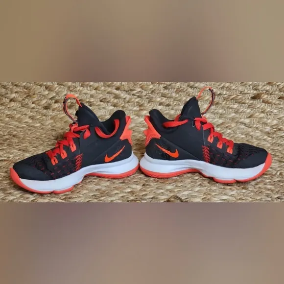 Nike LeBron Witness 5 Basketball Shoes Black Red CT4630-005 Youth Size 11c
