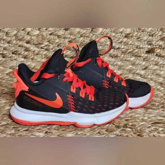 Nike LeBron Witness 5 Basketball Shoes Black Red CT4630-005 Youth Size 11c
