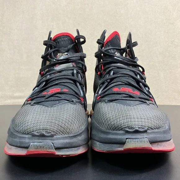 Nike LeBron XIX 19 Bred University Red Athletic Basketball Shoes Men’s size 8.5