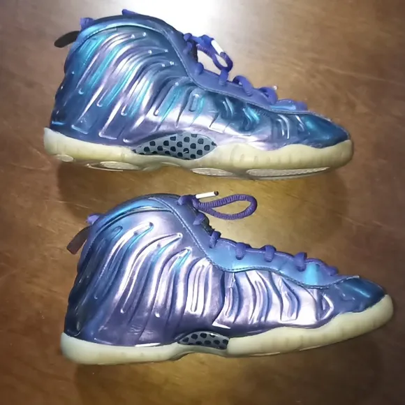 Nike Little Posite One GS Foamposite Iridescent Purple Shoes. Size 2 You…