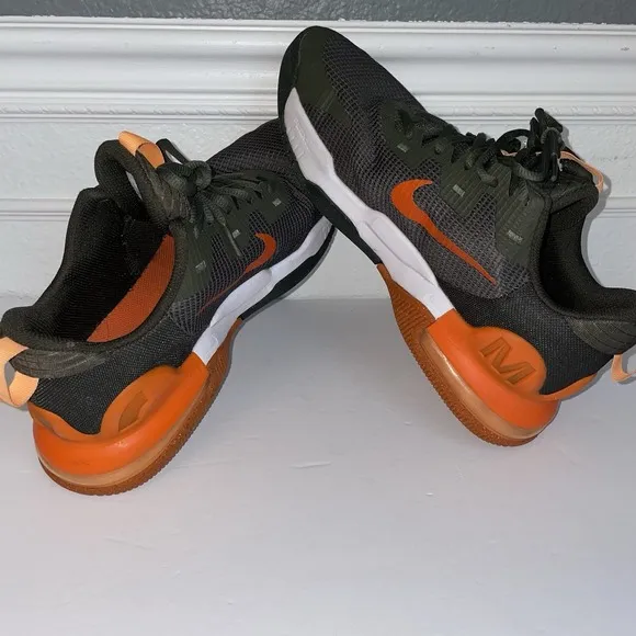 Nike Mens Air Max Alpha Trainer 5 Shoes Cargo Khaki Safety Orange/Green Size 8.5