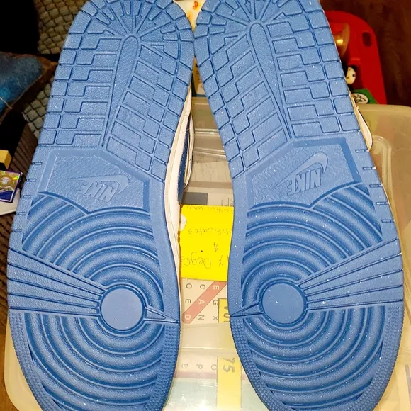 Nike Men's Athletic Shoes - White and Blue
