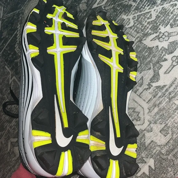 Nike men’s Black and White baseball cleats size 13